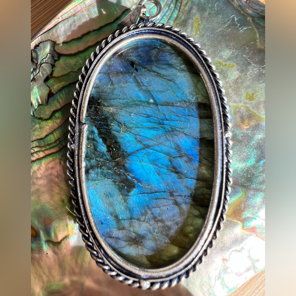 Labradorite Silver Pendant - Picture 4 of 7